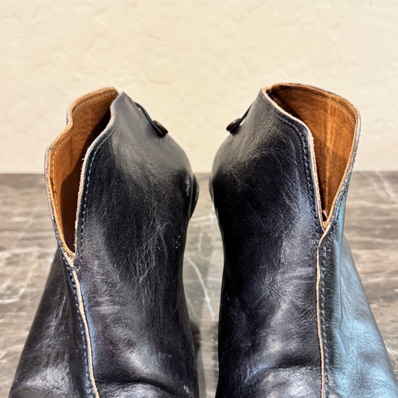 Cydwoq Skate Leather Kitten Heels - Picture 6 of 15